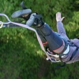 Saut à l'élastique. 